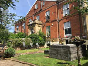 Отель Queens Guesthouse Manchester  Манчестер